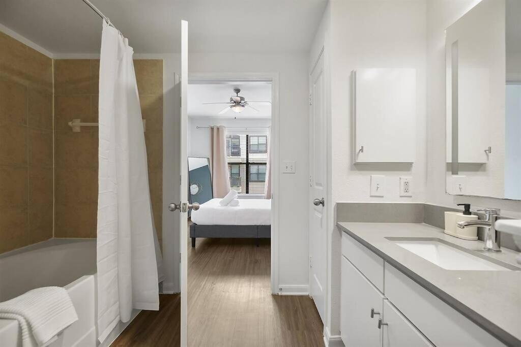 Lux 1B Near Downtown Apartment Austin Exterior photo